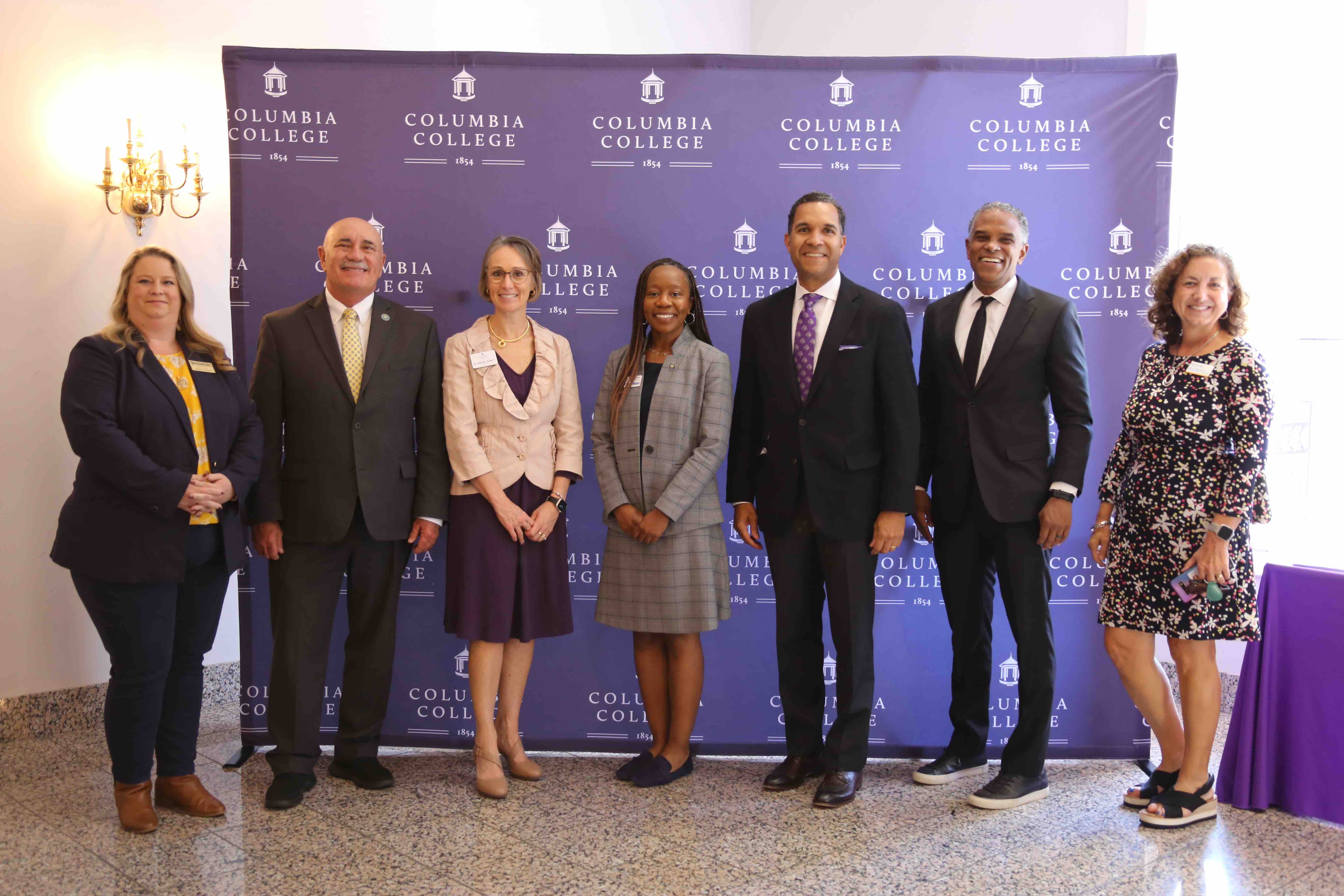 Representatives photos for a photo at the announcement ceremony.